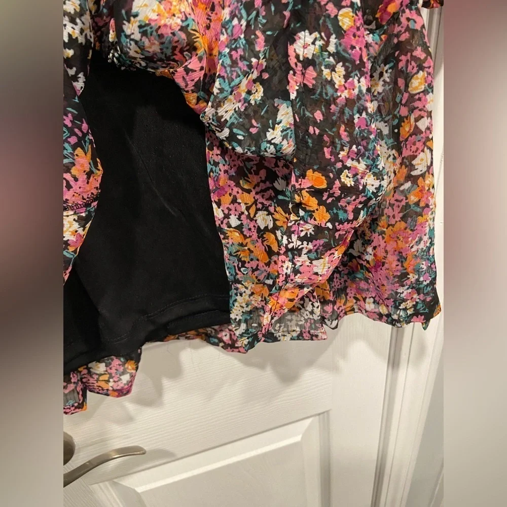 NWT Vince Camuto Size M Black Floral Ruffle Flowy Long Sleeve Sheer Mini Dress